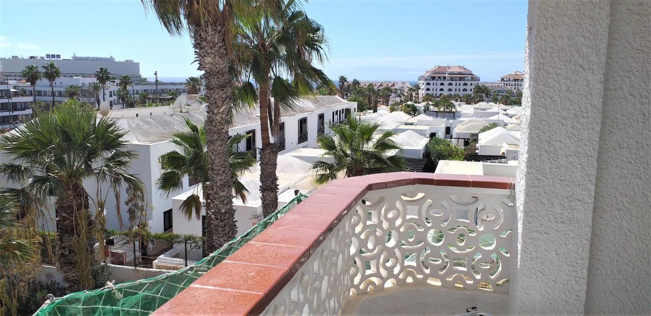 Apartment With A Large South-Facing Balcony, Sea View And Wifi In Las Americas Center Плая-де-лас-Америкас Экстерьер фото