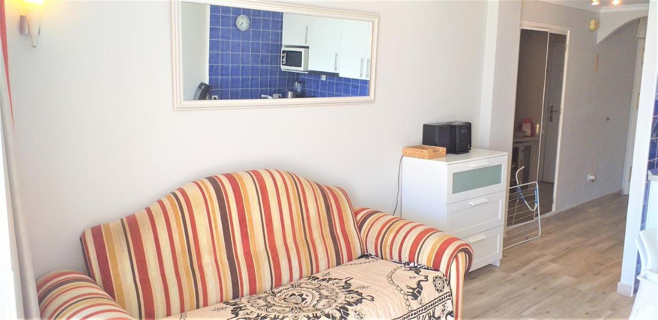 Apartment With A Large South-Facing Balcony, Sea View And Wifi In Las Americas Center Плая-де-лас-Америкас Экстерьер фото